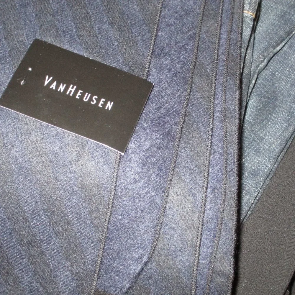 Van Heusen Men's Scarf Fringed 72 x 24 NWT Warm Gift for Him Navy Blue & Black